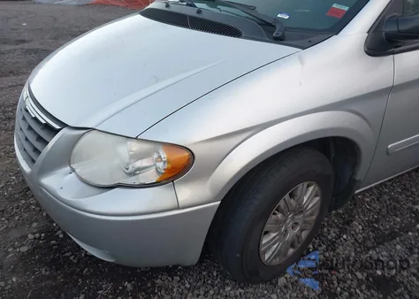 2005 Chrysler Town & Country Lx from USA, damaged, VIN 2C4GP44R15R130313